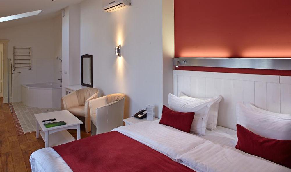 Rudolfo Hotel Lviv Bagian luar foto