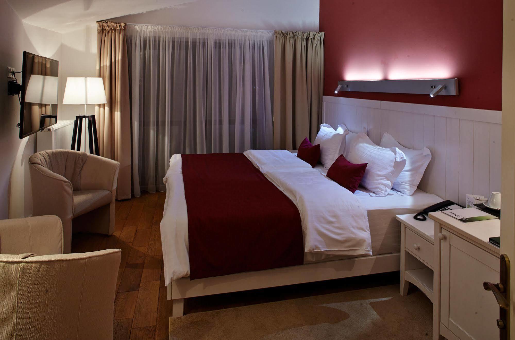 Rudolfo Hotel Lviv Bagian luar foto