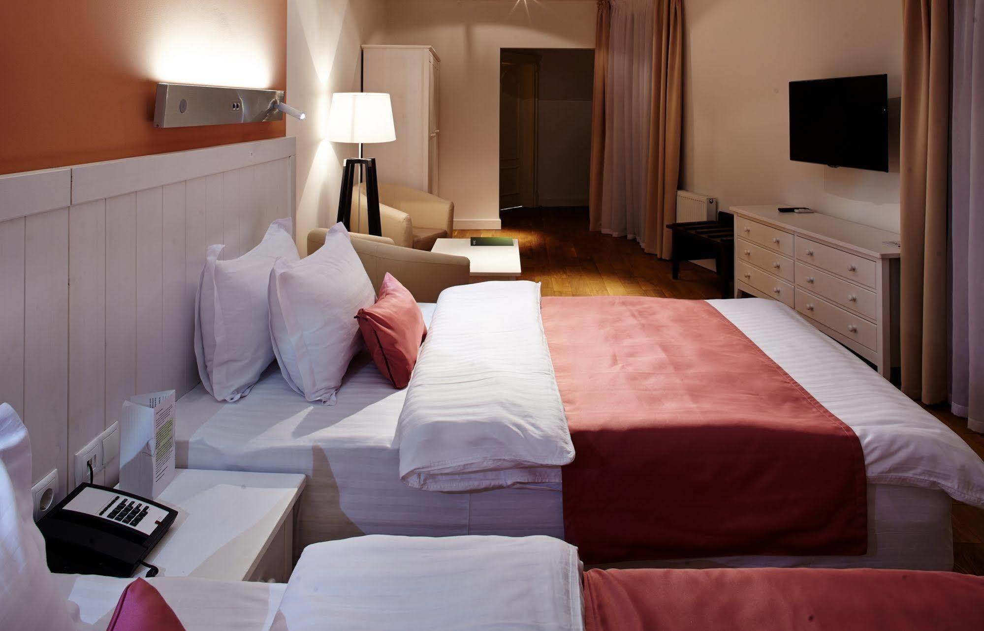 Rudolfo Hotel Lviv Bagian luar foto